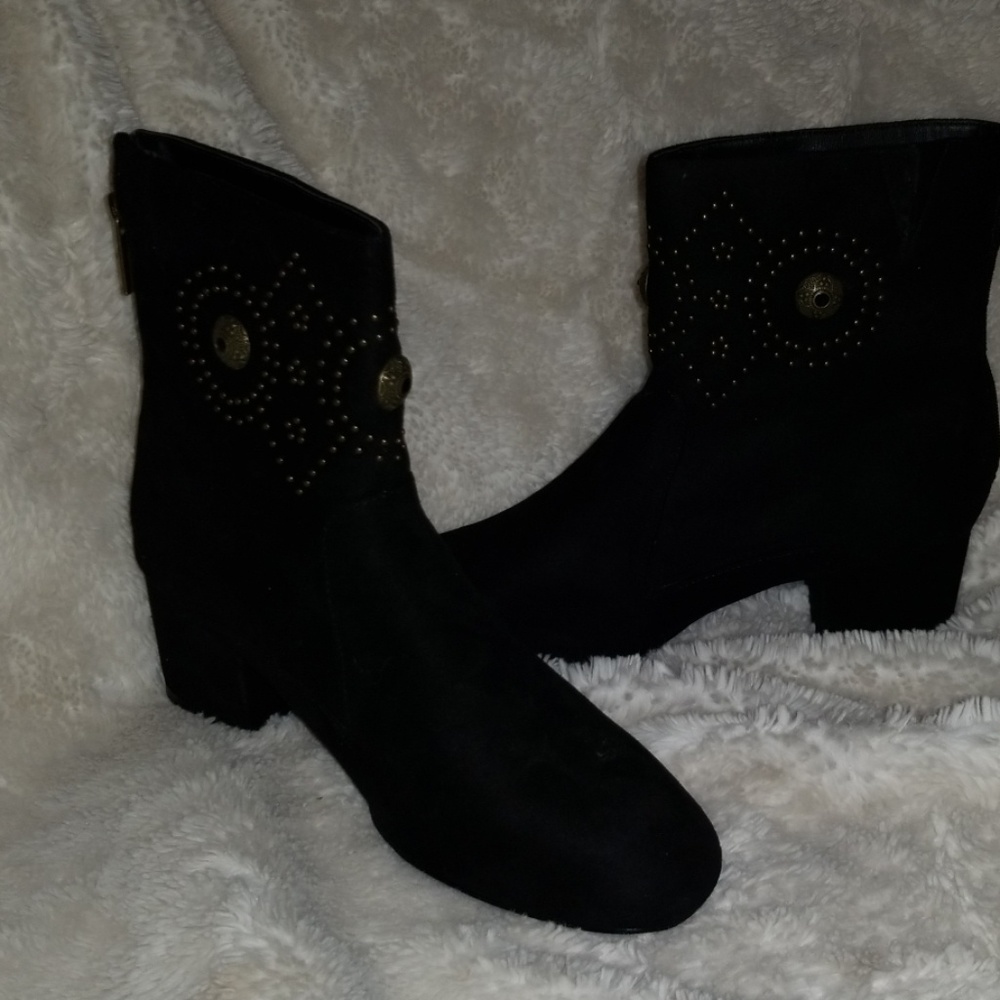 Black boots